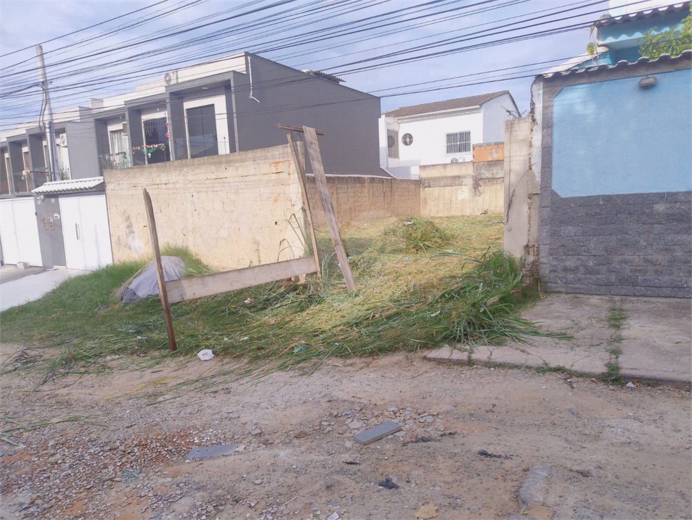 Terreno à venda no condomínio Mirela, Rio de Janeiro - RJ