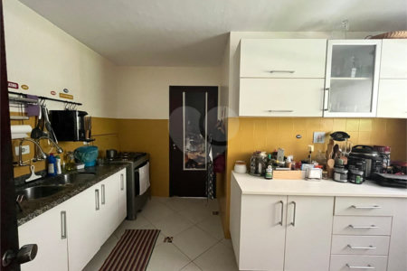 Sobrado à venda com 3 quartos, sendo 1 suíte, em Jardim das Vertentes, São Paulo, SP