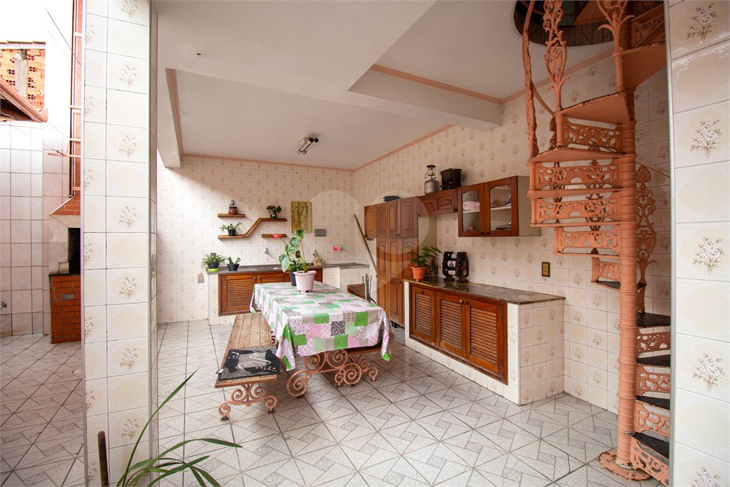 Sobrado à venda com 5 quartos, sendo 1 suíte,  em Jardim Villaça, São Roque, SP