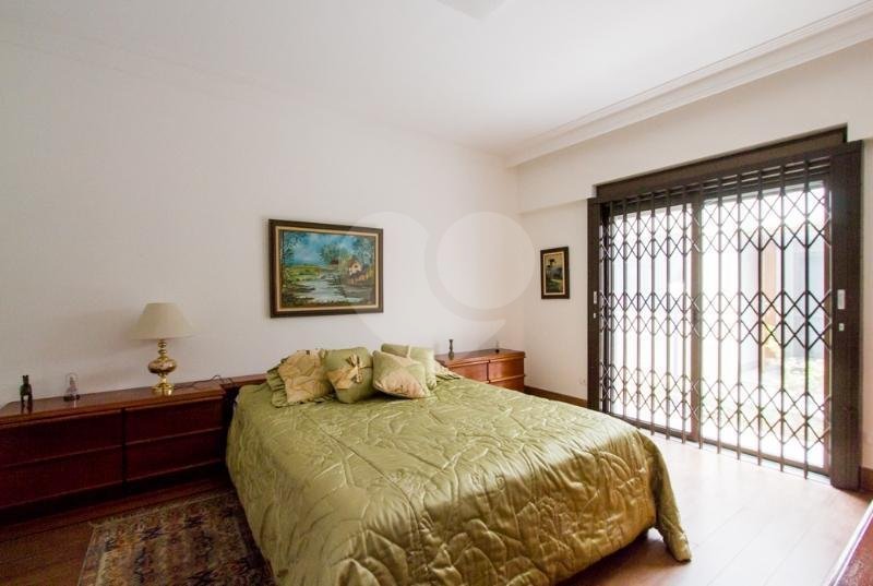 Casa Térrea à venda com 5 suítes em Jardim Marajoara, São Paulo, SP