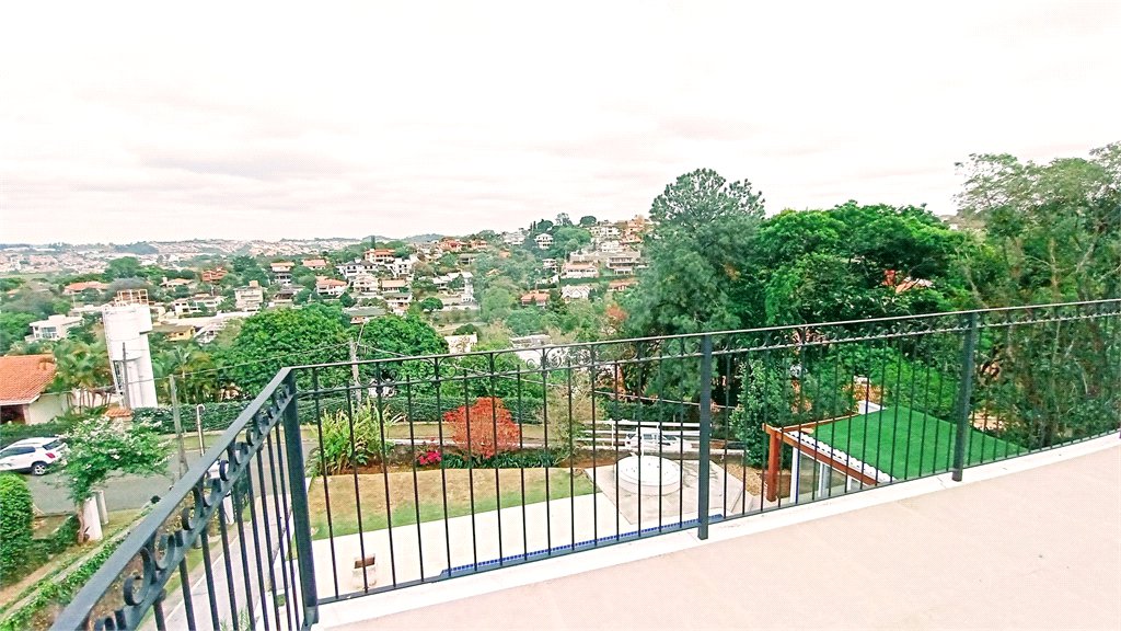 Casa à venda com 3 suítes no condomínio Estância Marambaia, Vinhedo - SP
