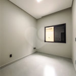 Indaiatuba - Jardim Bom sucesso - Área total: 150m² - Área construída: 115m² - 3 dormitórios sendo 1 suíte com armário planejado;Sala para dois ambientes; Banheiros com box gabinetes e espelhos; Área gourmet com churrasqueira a carvão e móveis planejados; Lavanderia coberta; Ar condicionado na sala