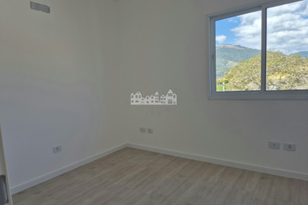 Casa à venda com 4 quartos, sendo 3 suítes, em Vila Petrópolis, Atibaia, SP