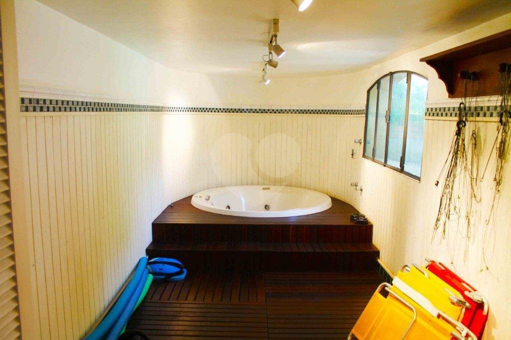 Casa à venda com 4 suítes em Alto da Boa Vista, São Paulo, SP