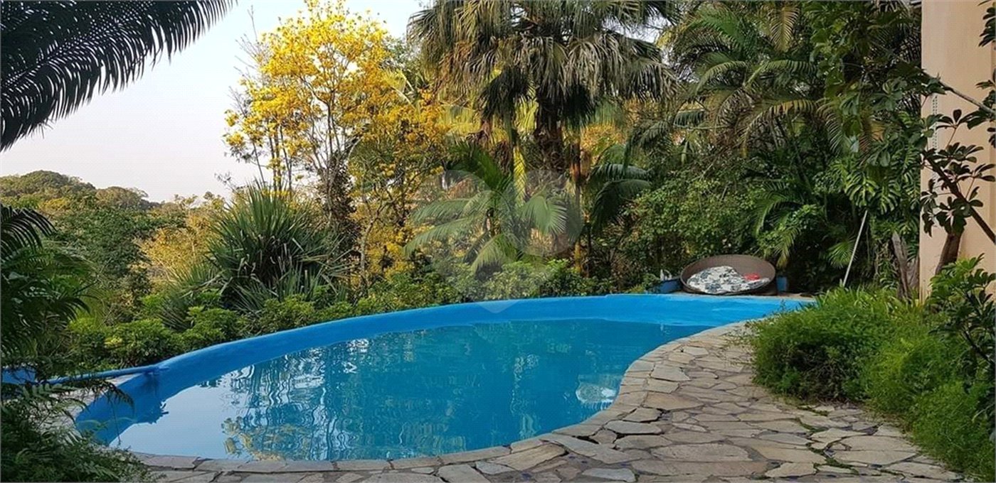 Chácara à venda com 4 quartos, sendo 3 suítes, no Centro, Juquitiba, SP