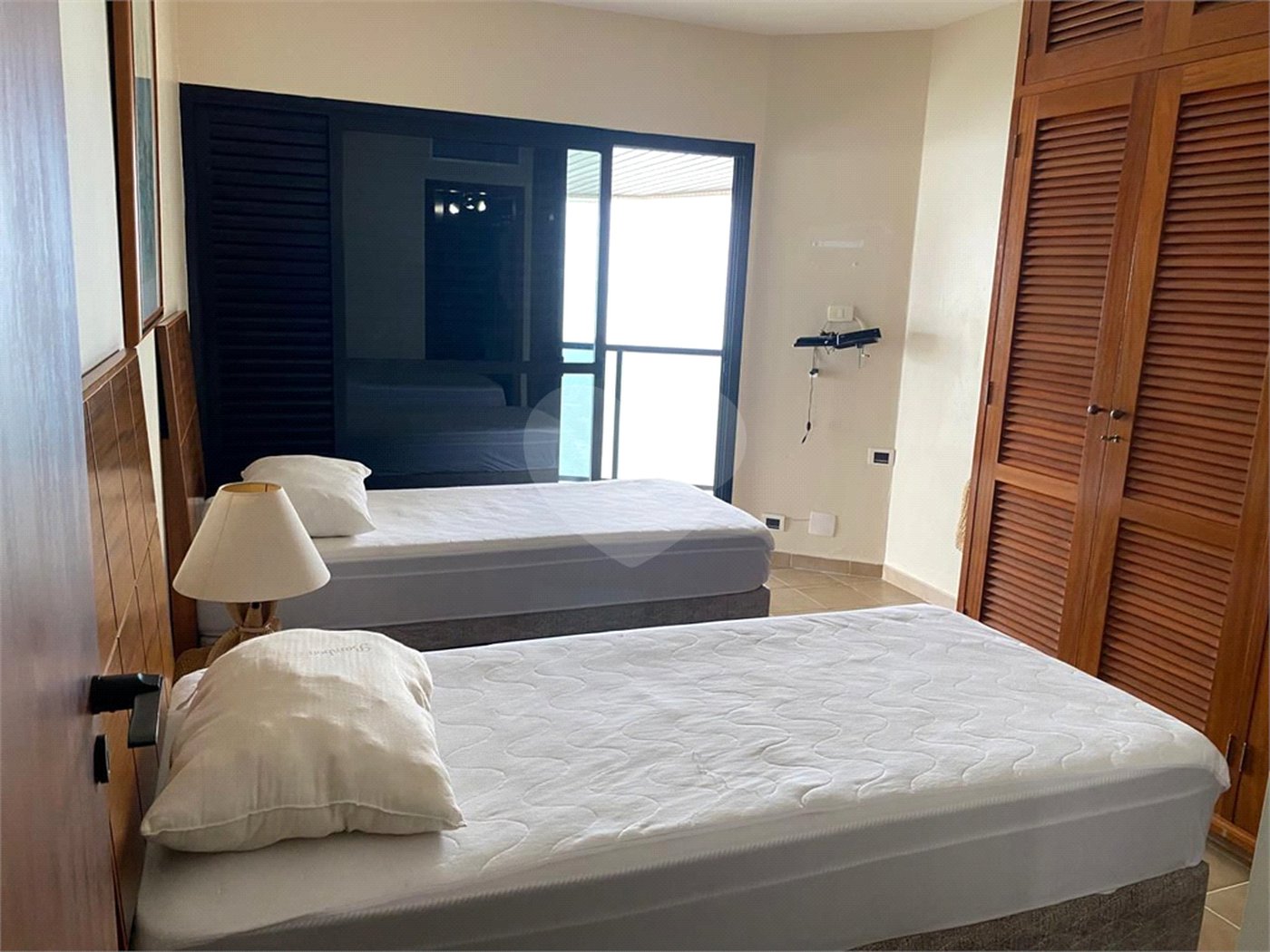 Apartamento à venda com 4 suítes em Jardim Astúrias, Guarujá, SP