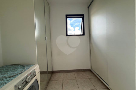Apartamento à venda com 3 quartos, sendo 1 suíte, em Vila Paulicéia, São Paulo, SP