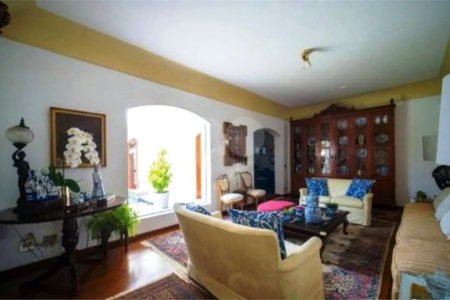 Casa à venda com 5 quartos, sendo 2 suítes,  em Jardim Everest, São Paulo, SP