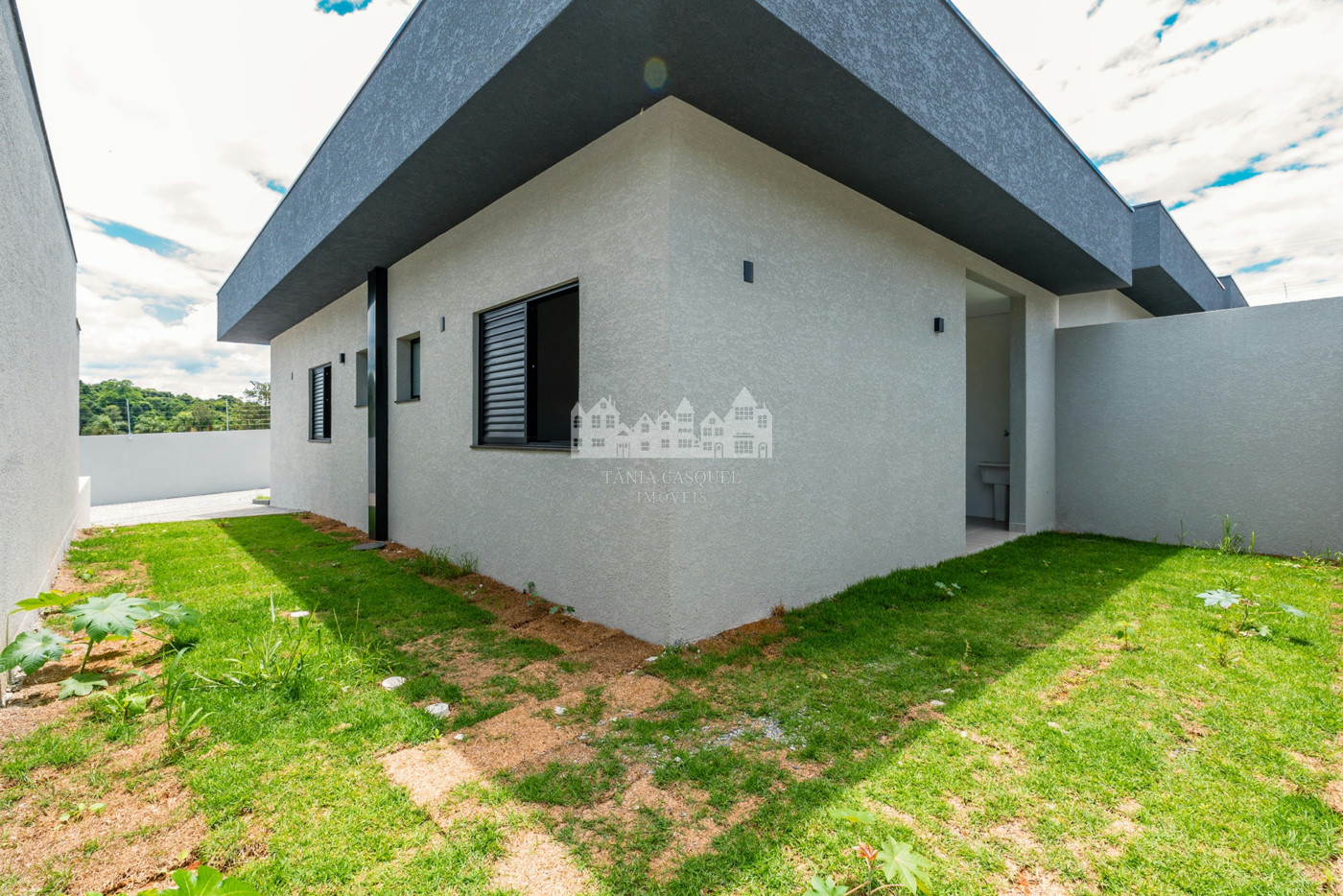 Casa térrea à venda com 3 quartos, sendo 1 suíte, no condomínio Flores da Usina, Atibaia - SP