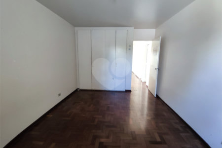 Sobrado à venda com 4 quartos, sendo 2 suítes, em Chácara Monte Alegre, São Paulo, SP