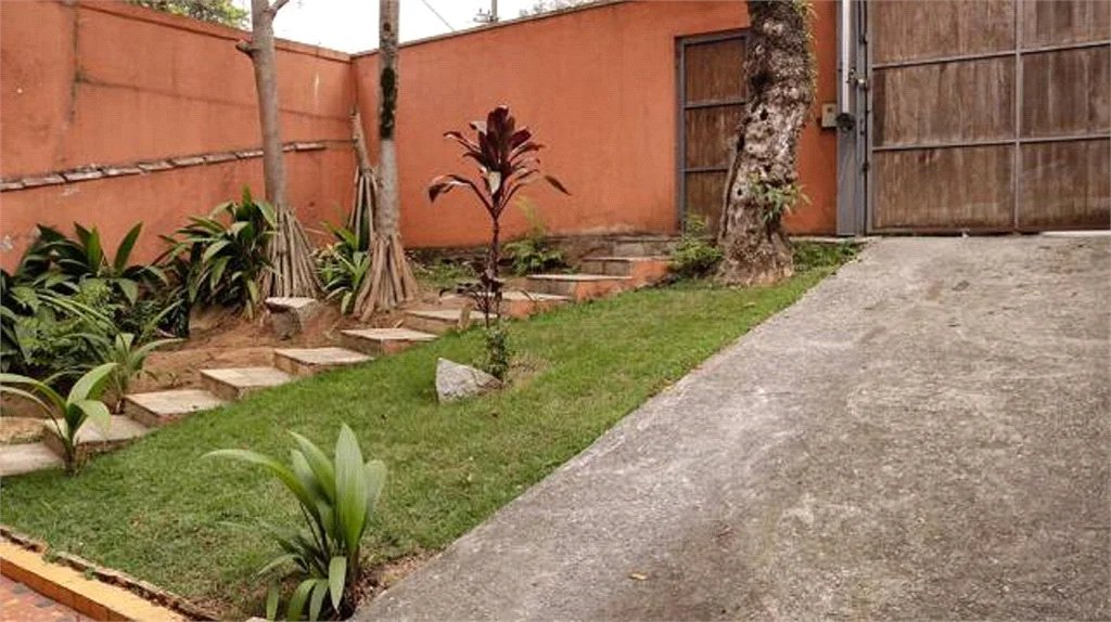 Sobrado à venda com 4 quartos, sendo 1 suíte, em Brooklin Paulista, São Paulo, SP