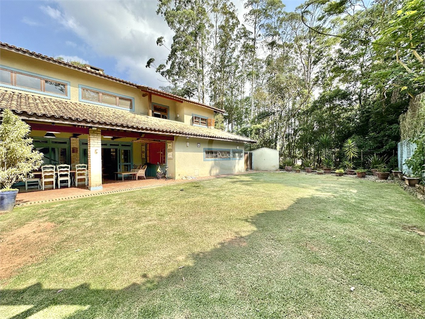 Casa à venda com 4 suítes no condomínio Parque das Artes, Embu das Artes - SP