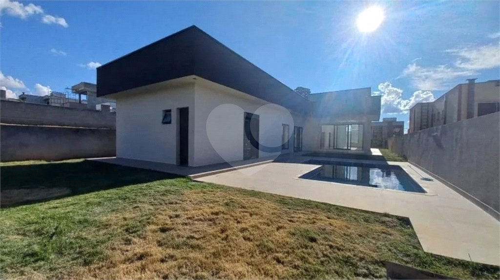 Casa à venda com 4 quartos, sendo 3 suítes,  no condomínio Samballa 3, Atibaia - SP