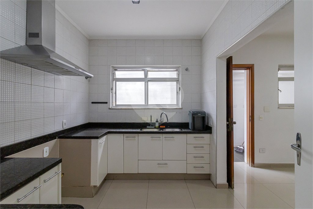 Casa Térrea à venda com 4 quartos, sendo 2 suítes, em Bosque da Saúde, São Paulo, SP