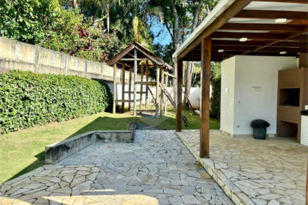 Casa à venda com 3 quartos, sendo 1 suíte, no condomínio Residencial Rio Preto Village, Atibaia - SP