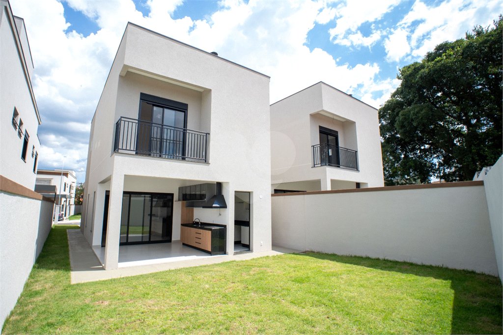 Casa à venda com 3 suítes em Vila Santista, Atibaia, SP