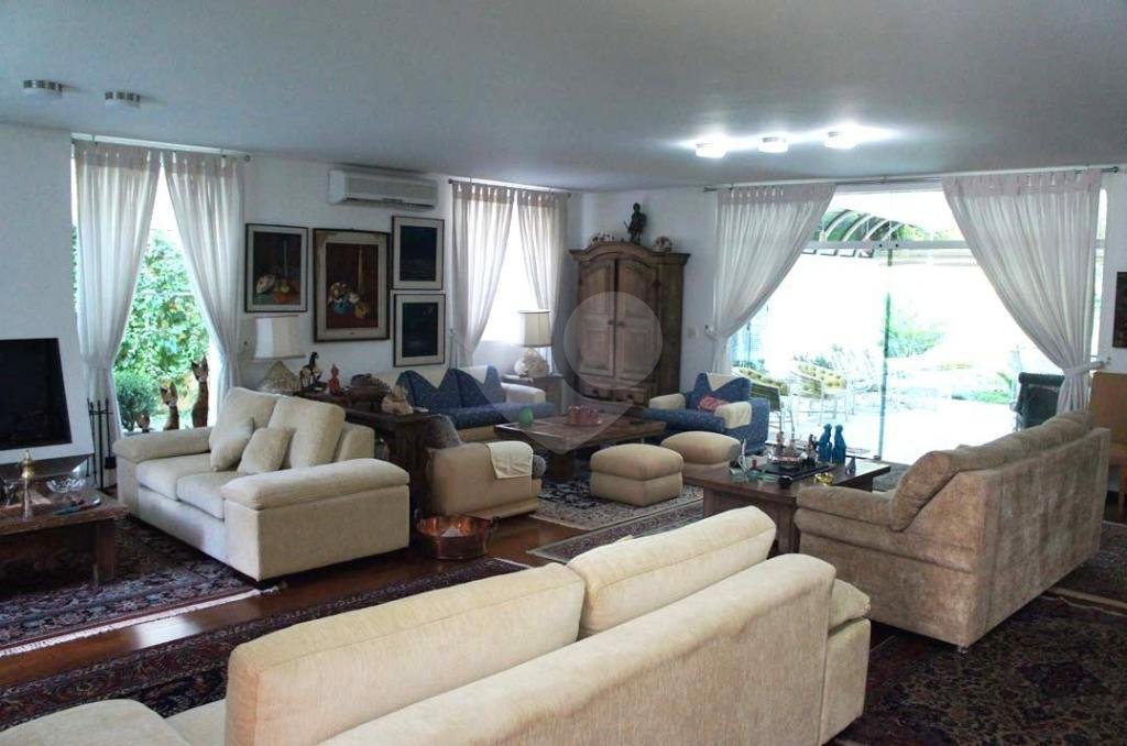 Casa Térrea à venda com 4 suítes em Jardim Cordeiro, São Paulo, SP