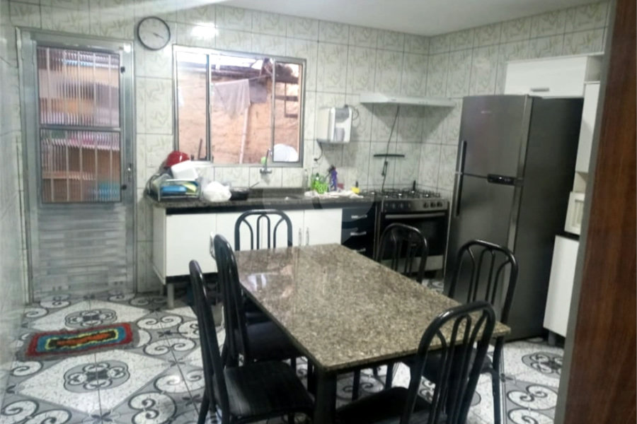 Sobrado à venda com 3 quartos no Brasilândia, São Paulo, SP