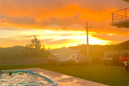 Casa à venda com 3 quartos, sendo 1 suíte, em Vila Modesto, Paraibuna, SP