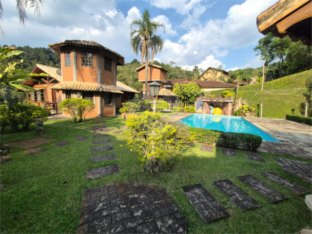 Casa à venda com 3 quartos, sendo 1 suíte,  no condomínio Alpes da Cantareira, Mairiporã - SP