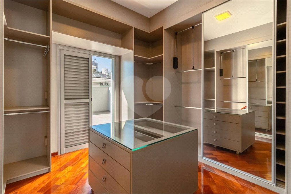 Casa à venda com 4 suítes no condomínio Tivoli, Sorocaba - SP