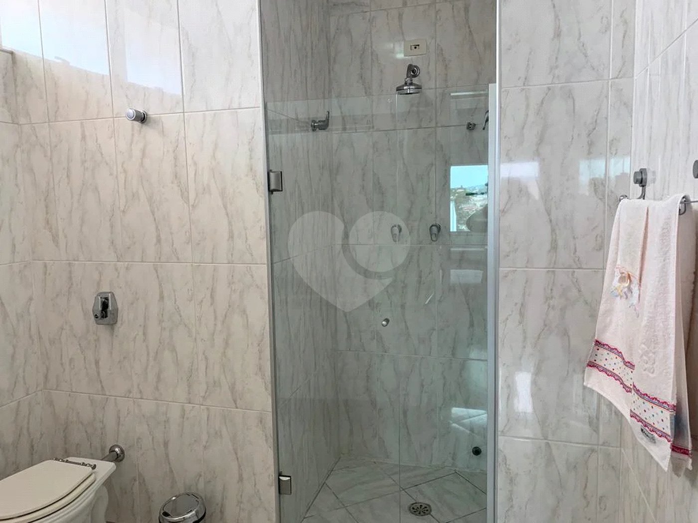 Excelente sobrado com piscina e churrasqueira