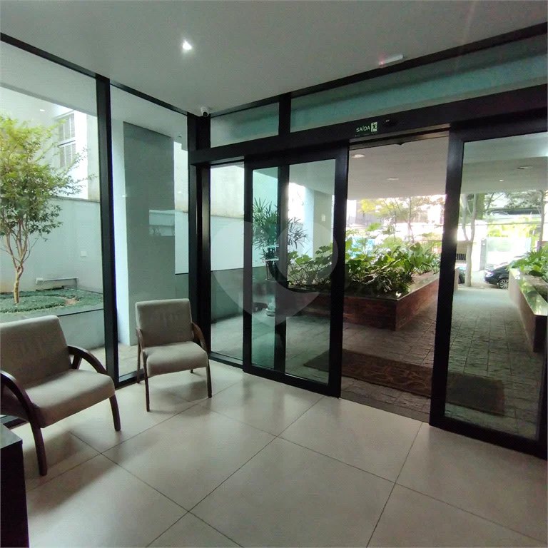 Sala comercial na Oscar Freire à venda Sala coml à venda na Oscar Freire OPORTUNIDADE Sala coml esquina. Rebouças