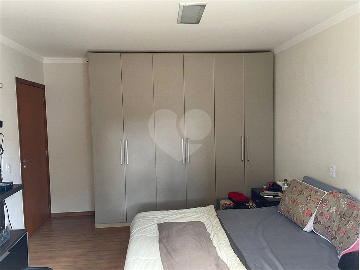 Casa à venda com 3 quartos, sendo 1 suíte, no condomínio Shambala I, Atibaia - SP