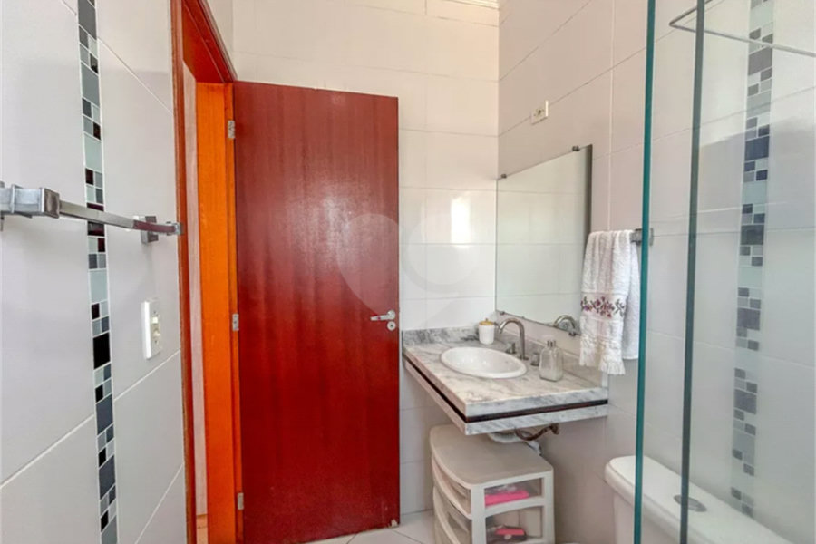 Sobrado à venda com 3 quartos, sendo 1 suíte, em Vila Mangalot, São Paulo, SP