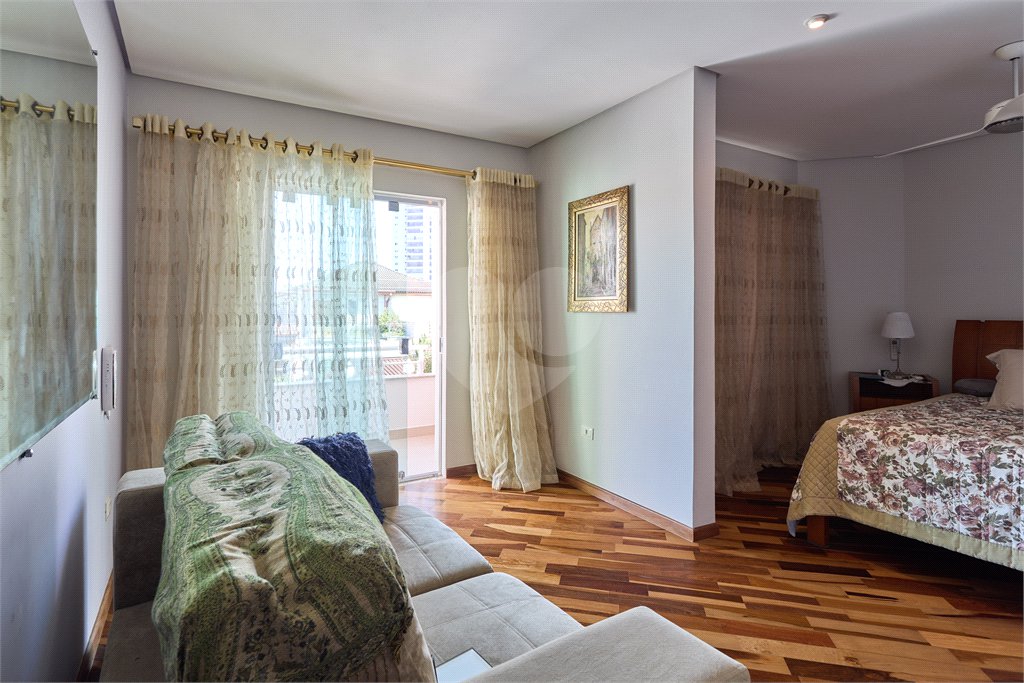 Sobrado à venda com 4 quartos, sendo 3 suítes, em City Campo Grande, São Paulo, SP
