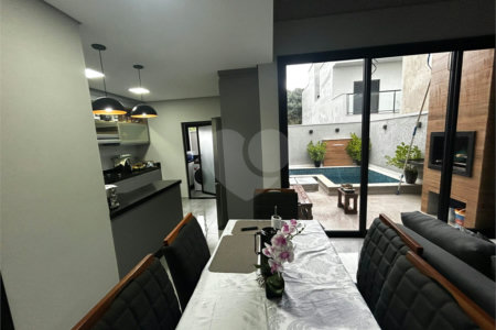 Casa à venda com 2 quartos, sendo 1 suíte,  no condomínio Lago dos Ipês, Itapetininga - SP