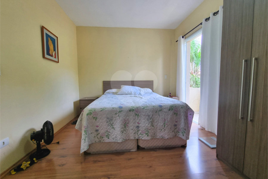 Casa à venda com 3 quartos, sendo 1 suíte, no condomínio Village St. Louis, São Paulo - SP
