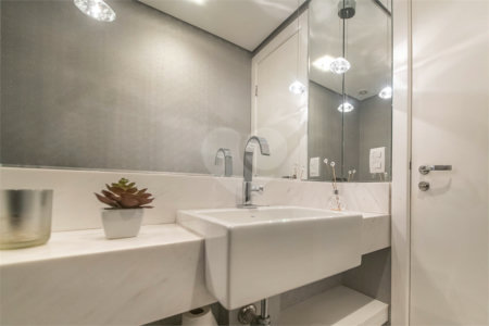 Apartamento à venda com 3 quartos, sendo 2 suítes, em Vila Mariana, São Paulo, SP