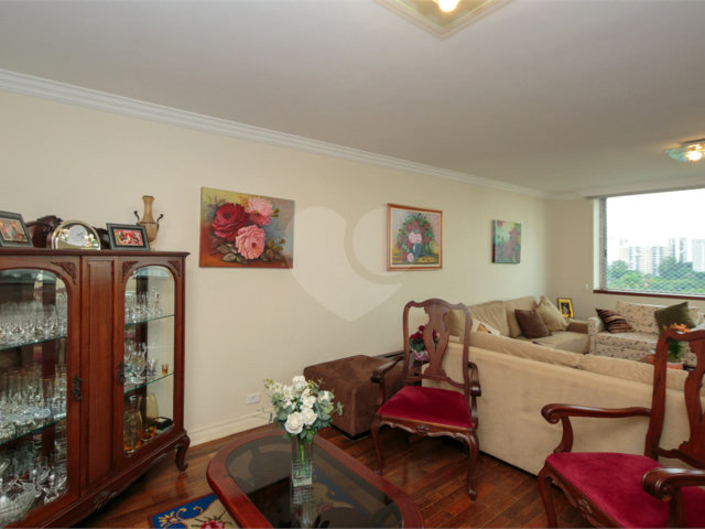 Apartamento à venda com 4 quartos, sendo 1 suíte,  em Alto da Boa Vista, São Paulo, SP