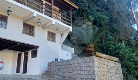 Casa à venda ou para alugar com 3 quartos, sendo 1 suíte, no condomínio Parque Suiça, Caieiras - SP