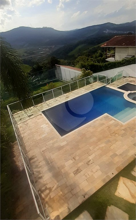 Casa em condomínio à venda ou para alugar com 5 quartos, sendo 3 suítes,  no Centro, Bom Jesus dos Perdões, SP