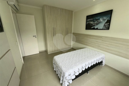 Casa à venda com 3 quartos, sendo 1 suíte, no condomínio Golden Village, Rio de Janeiro - RJ