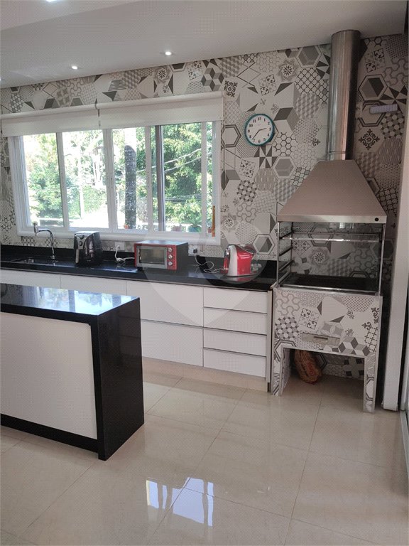 Casa à venda com 3 suítes no condomínio Estância Marambaia, Vinhedo - SP