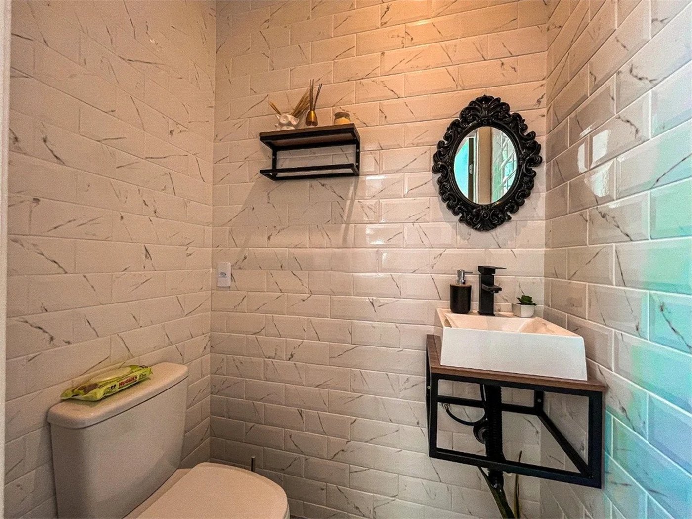 Casa à venda com 4 quartos, sendo 3 suítes,  no condomínio Vintage, Cotia - SP
