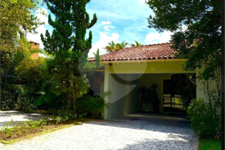 Casa à venda com 5 quartos, sendo 3 suítes,  em Jardim Leonor, São Paulo, SP