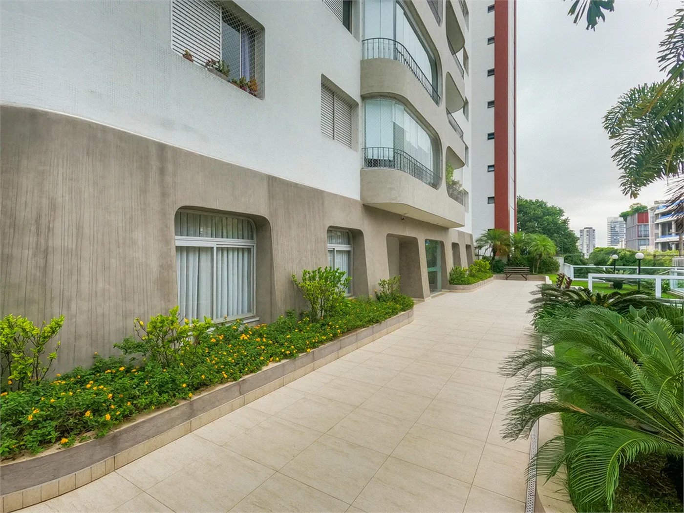 Apartamento à venda com 3 quartos, sendo 1 suíte,  em Vila Madalena, São Paulo, SP
