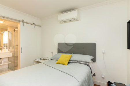 Apartamento à venda com 4 quartos, sendo 2 suítes, em Alto da Boa Vista, São Paulo, SP