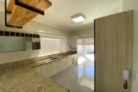Casa térrea com piscina para venda no Condomínio Quebec.