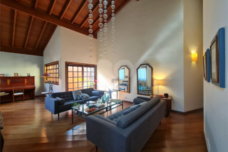 Casa Térrea à venda com 4 quartos, sendo 2 suítes, em Interlagos, São Paulo, SP
