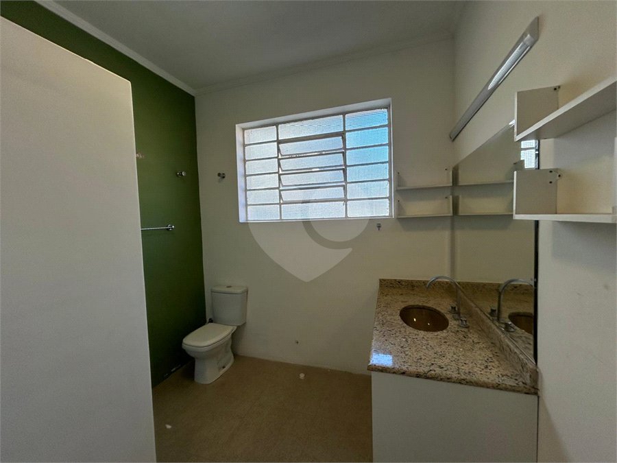 Sobrado à venda ou para alugar com 4 quartos, sendo 1 suíte, em Santo Amaro, São Paulo, SP