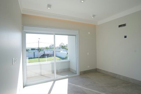 Casa à venda com 4 quartos, sendo 1 suíte, em Parque Residencial Mart Ville, Presidente Prudente, SP