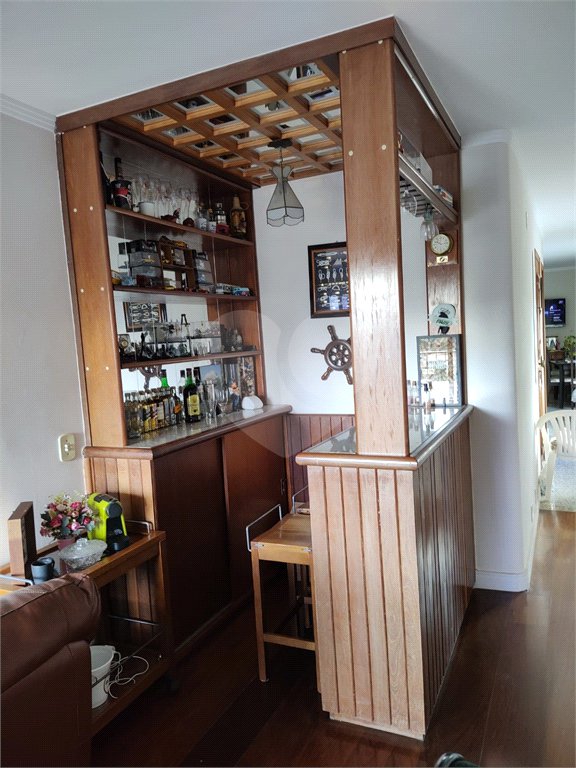 Apartamento à venda com 3 quartos, sendo 1 suíte,  em Vila Adyana, São José dos Campos, SP