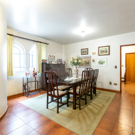 Casa à venda com 4 quartos, sendo 2 suítes, em Campo Belo, São Paulo, SP