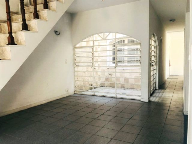 Sobrado à venda com 4 quartos, sendo 3 suítes,  em Vila Rosália, Guarulhos, SP
