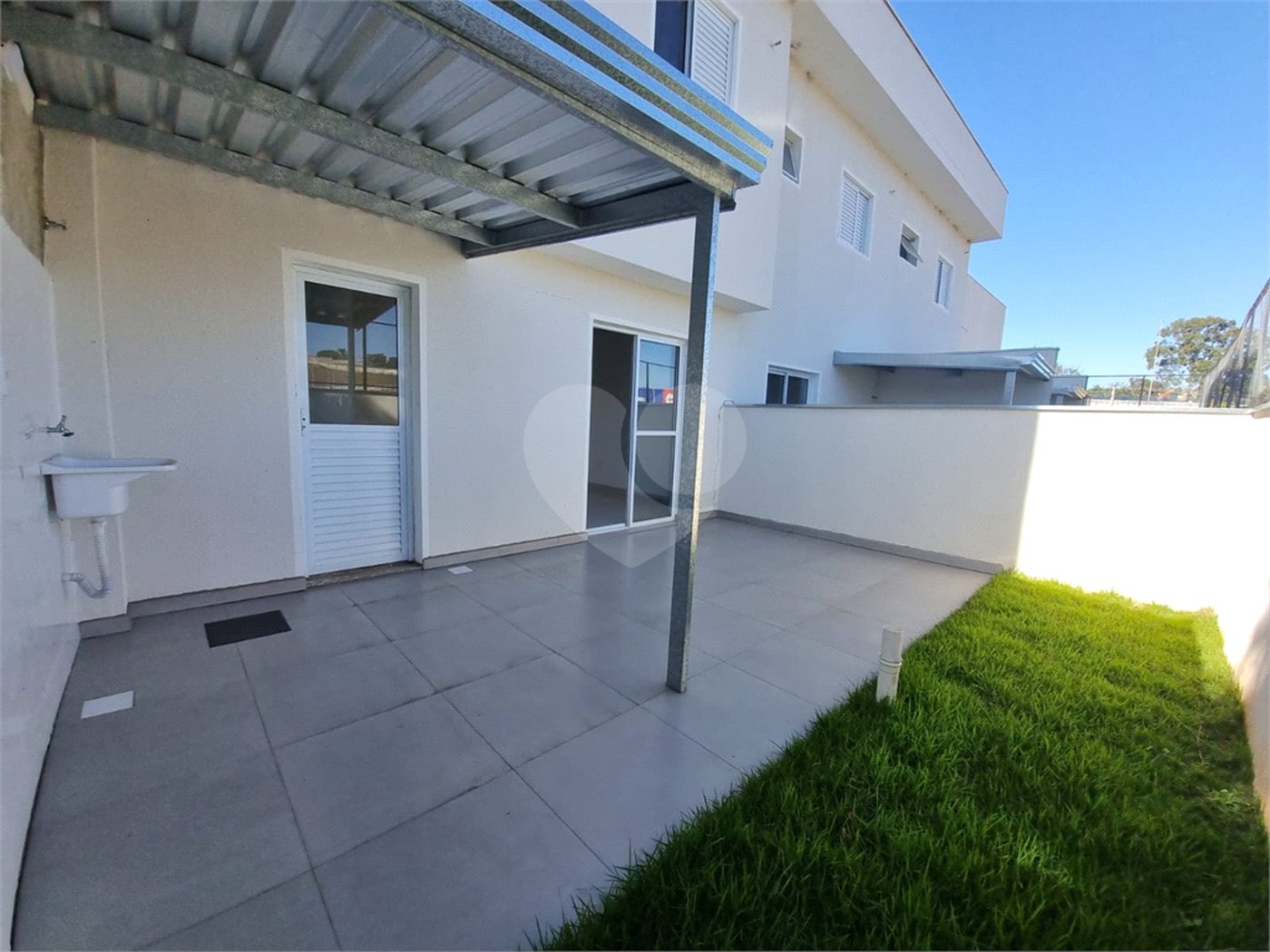 Casa à venda com 3 quartos, sendo 1 suíte, no condomínio Residencial Américo Figueiredo, Sorocaba - SP